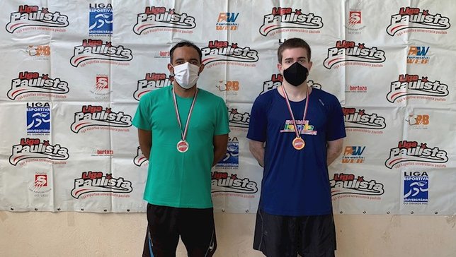 Pódio com os finalistas da Liga Esportiva Universi