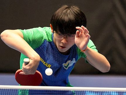 No sub-19, Leonardo Iizuka é bronze nas duplas e vai às quartas de simples no Mundial de Jovens