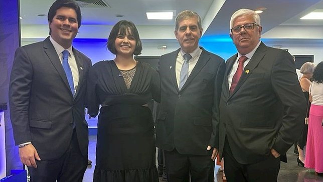 André Fufuca, ministro do Esporte, mostra toda a sua admiração pela Atleta do Ano no Prêmio Paralímpicos