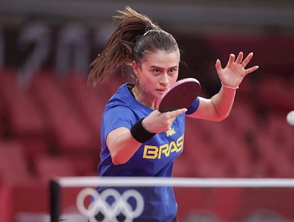 Bruna Takahashi não consegue encaixar seu jogo e se despede do torneio individual feminino da Olimpíada