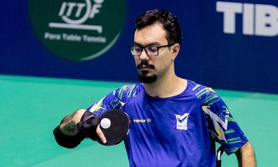 Guilherme Costa conquista a medalha de bronze no individual e avança às semis de duplas com Iranildo Espíndola no Aberto dos Estados Unidos