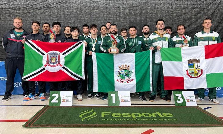 Tênis de mesa conquista troféu de campeão para Chapecó nos Joguinhos