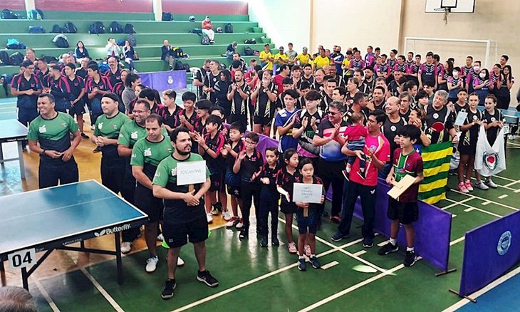 Atletas reunidos na abertura do Torneio Internacio