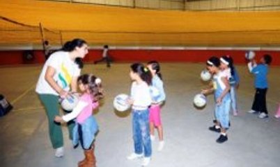 ESTUDANTES FAZEM RODÍZIO PARA APRENDER SEGREDOS DE CINCO MODALIDADES