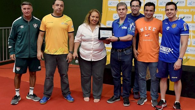 Alaor Azevedo recebe homenagem da presidente da FT