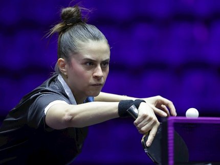 Bruna Takahashi cai para a número um do mundo no WTT Champions de Macau