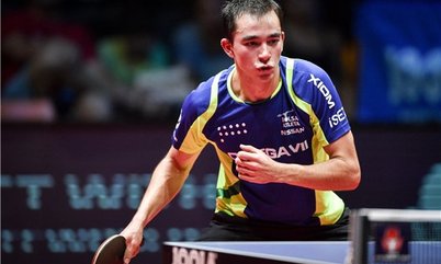 De virada, Hugo Calderano vence o primeiro desafio e está classificado para as oitavas de final do Aberto da Áustria