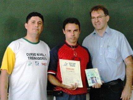 VICE-PREFEITO TICIANO TÓFOLI ENCERRA CURSO DE TREINADORES NÍVEL 1 DA ITTF, EM MA