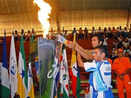 Acendimento da pira olímpica marca abertura dos Jogos Escolares de Joinville