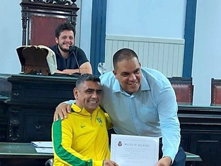 Vereador homenageia Alexandre Ank por conquistas no esporte paralímpico em Juiz de Fora
