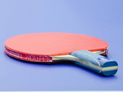 A correlação entre a qualidade do equipamento de tênis de mesa e a prevenção de lesões