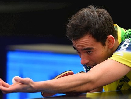 Hugo Calderano vence mais uma em Doha e conquista classificação às quartas de final do WTT