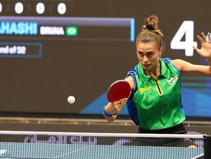 Bruna Takahashi vence de virada e está nas quartas do WTT Contender da Tunísia; Calderano cai nas oitavas