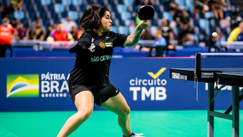 Medalhista paralímpica, Bruna Alexandre segue cole