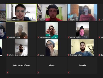 Jovens atletas paralímpicos do tênis de mesa participam de evento de preparação para a temporada
