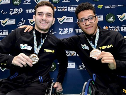 Lucas Arabian e Cadu Moraes asseguram mais dois bronzes para o Brasil no Aberto Paralímpico ITTF Fa40