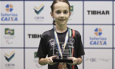 “Eu via minha mãe jogar, ela ficava feliz e me abraçava”, comenta campeã Pré-Mirim do 53° Campeonato Brasileiro de Tênis de Mesa