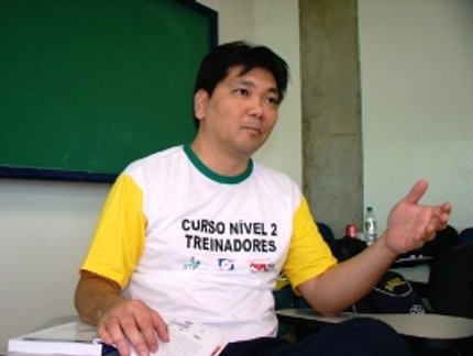 LINCON YASUDA ABRE O PRIMEIRO DIA DO CURSO DO NÍVEL 2 DA ITTF EM MARÍLIA (SP)