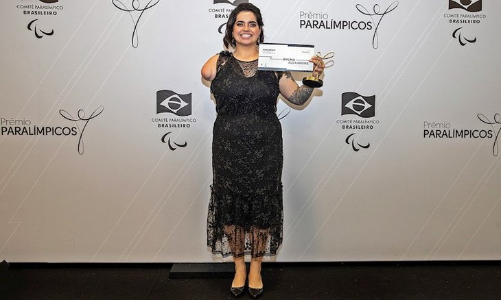 Bruna Alexandre durante a entrega do Prêmio Paralí