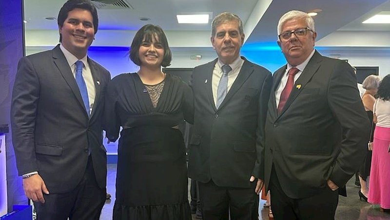 André Fufuca, ministro do Esporte, mostra toda a sua admiração pela Atleta do Ano no Prêmio Paralímpicos