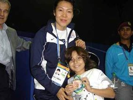 MESA-TENISTA AMERICANA DÁ MEDALHA DE BRONZE A MENINO