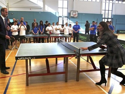 Mesmo grávida, Kate desafia William no Tênis de Mesa