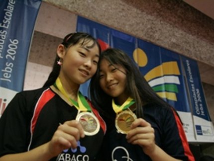 OLIMPÍADAS ESCOLARES JEBS - 2006 - PÓDIO EQUIPE FEMININA
