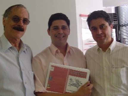 NELSON MACHADO APRESENTA LIVRO DE SUA AUTORIA