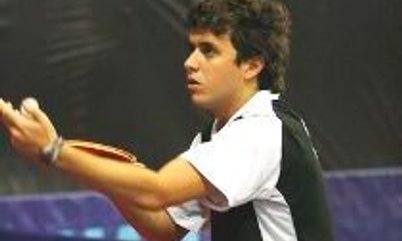 LIDNEY CASTRO VENCE E DEFINE GRUPO A