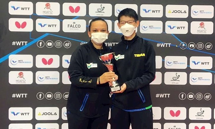 Leonardo Iizuka e a técnica Lígia Silva após o tít