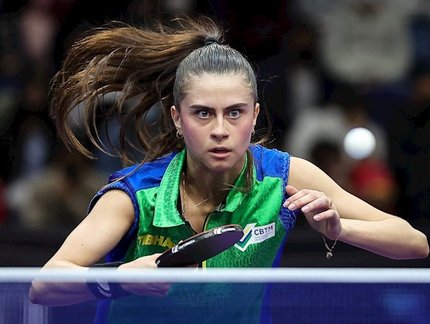Com bronze no WTT Contender Lima, Bruna Takahashi ganha posições e está a dois passos do Top 15 mundial