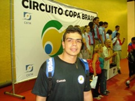 MARLON LEVA O OURO NO JUVENIL E AJUDA ASMETT A TERMINAR EM TERCEIRO