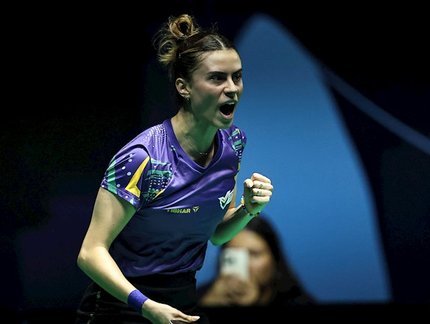 De virada, Bruna Takahashi vence a 1ª em 2025 e vai às oitavas em Omã