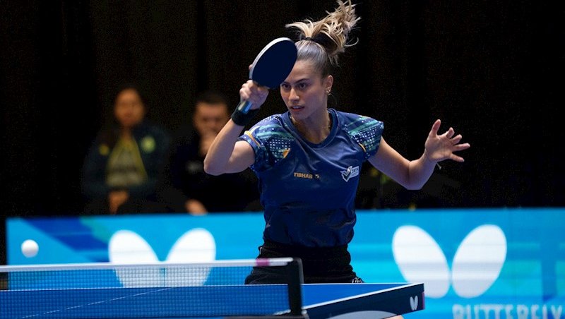 Bruna Takahashi atropelou na estreia. Foto: ITTF A