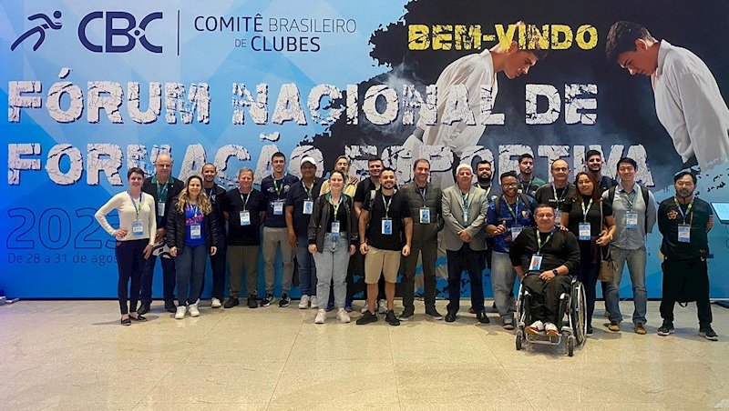 Dirigentes do tênis de mesa reunidos no Fórum. Fot