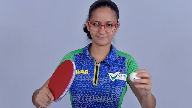 Evellyn começou a praticar tênis de mesa com cinco