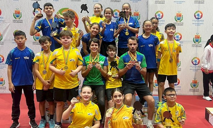 Atletas brasileiros comemoram juntos as conquistas