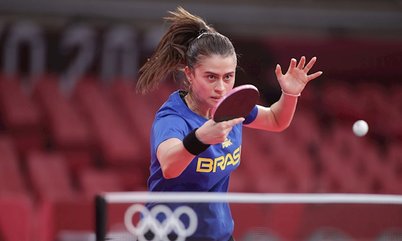Bruna Takahashi não consegue encaixar seu jogo e se despede do torneio individual feminino da Olimpíada