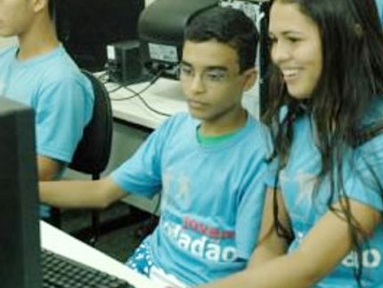 JOVEM CIDADÃO AMPLIA E BENEFICIA 122 MIL ALUNOS