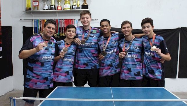 Equipe de Marília comemora o resultado em Presiden