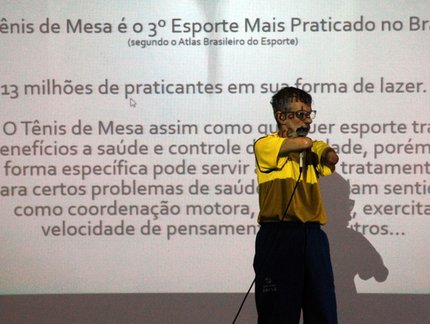 Exemplo de vida, mesatenista paralímpico divulga o esporte em palestras
