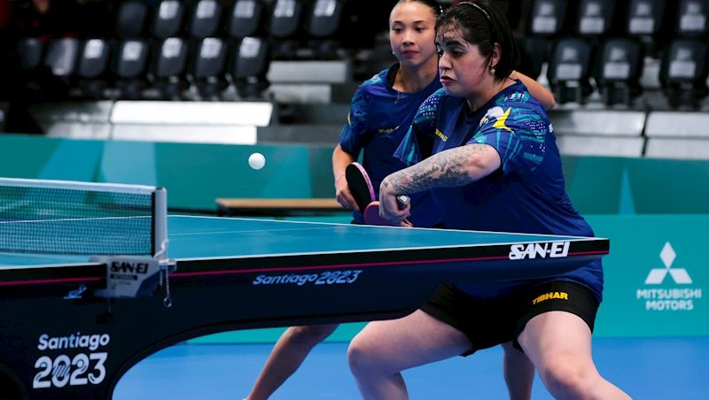 Bruna Alexandre e Giulia Takahashi em ação contra 