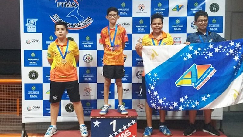 Vitor Negreiros, atleta da Lassalista, no alto do