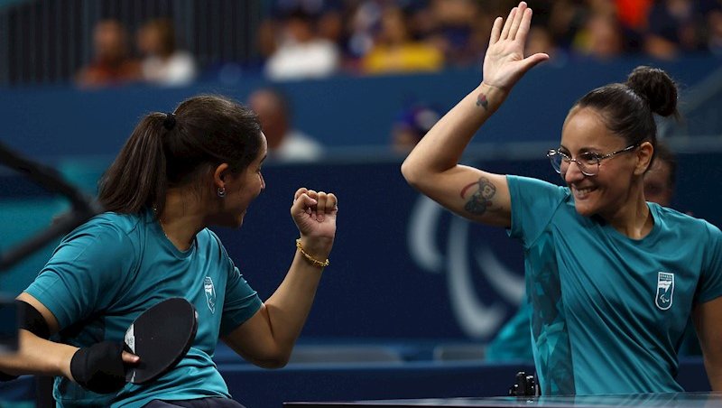 Cátia Oliveira e Joyce Oliveira comemoram vitória
