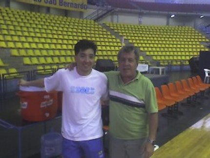 HUGO AUXILIA VISTORIA DA COPA BRASIL SÃO BERNARDO