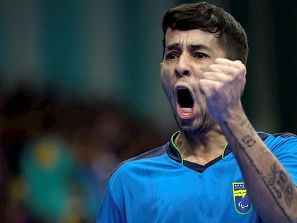 TÊNIS DE MESA NO PARAPAN – Lucas Carvalho conquista a medalha de prata da classe 9