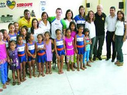 ÍDOLOS DO ESPORTE VISITAM ESCOLAS EM SERGIPE