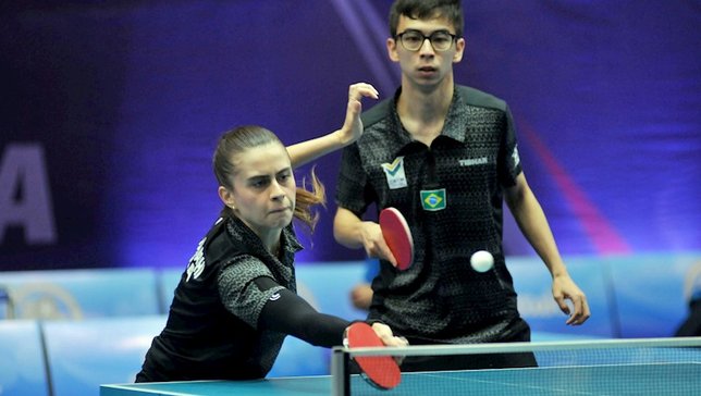 Bruna Takahashi e Vitor Ishiy avançaram no torneio