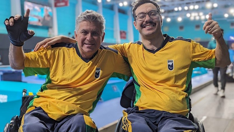 Iranildo Espíndola e Guilherme Costa comemoram em 