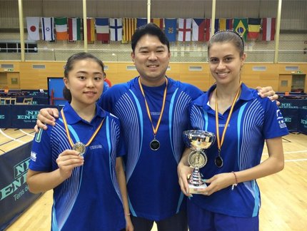 LÁ FORA: Bruna Takahashi volta ao top 3 do Circuito Mundial juvenil